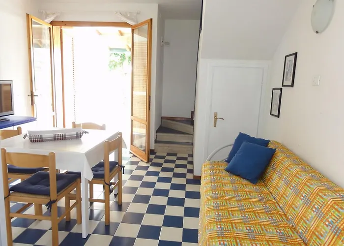 Charming Two-storey فيلة بيبيوني