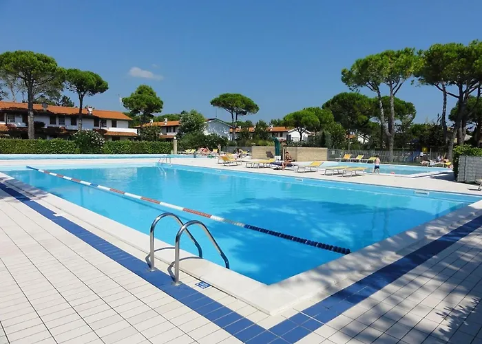 Charming Two-storey 别墅 比比翁